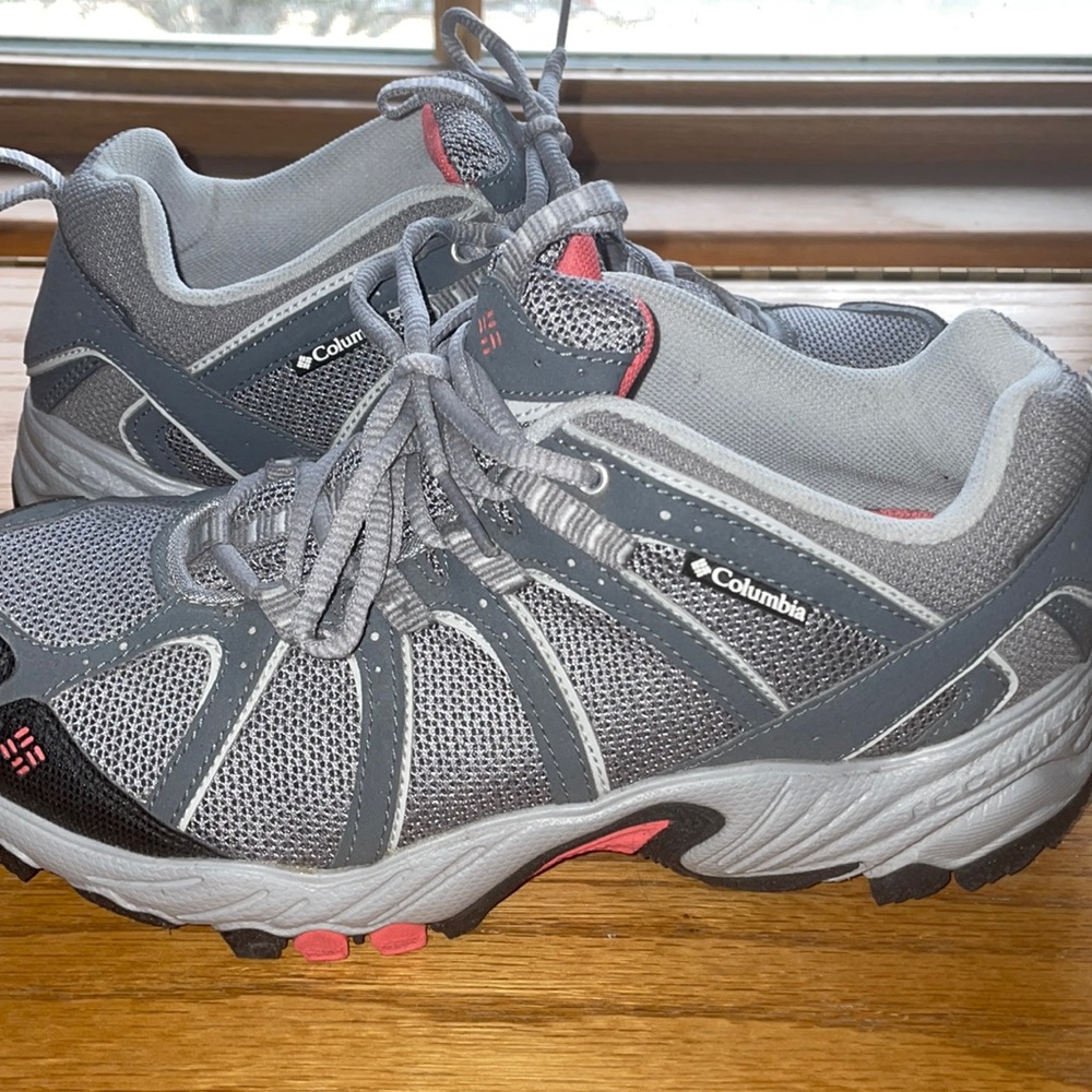 Columbia Hiking Sneakers. Size 9. New without tag